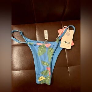 NWT Maaji Single Strap Reversible Bikini Bottoms in Blue Floral pattern